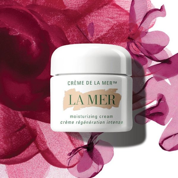 +Select four deluxe samples and a cosmetic pouch with CRÈME DE LA MER purchase  @ La Mer