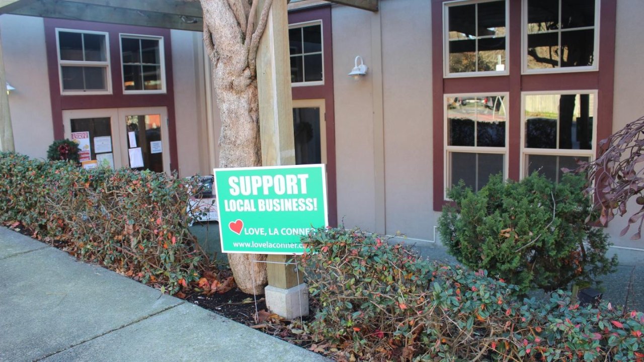 支持Local，圣诞购物季的美国华盛顿州法式小镇La Conner 