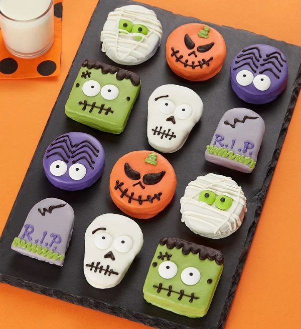 Spooky ’n Scary Mini Brownie Cakes