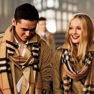 - Classic Giant Check Cashmere Scarf