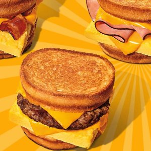 $3.49 香肠、培根、火腿三款上新：Burger King 推出Cheesy Melts早餐 厚实煎蛋配拉丝奶酪