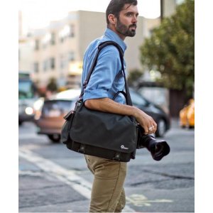 Lowepro Urban Reporter 250 Messenger Bag for DSLR with Attached Lens