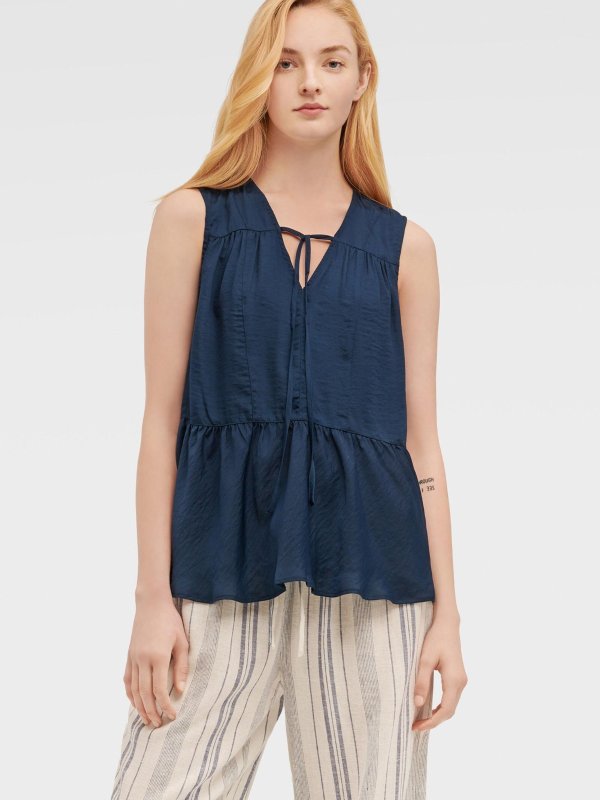 SLEEVELESS OPEN NECK RUCHED PANEL TOP