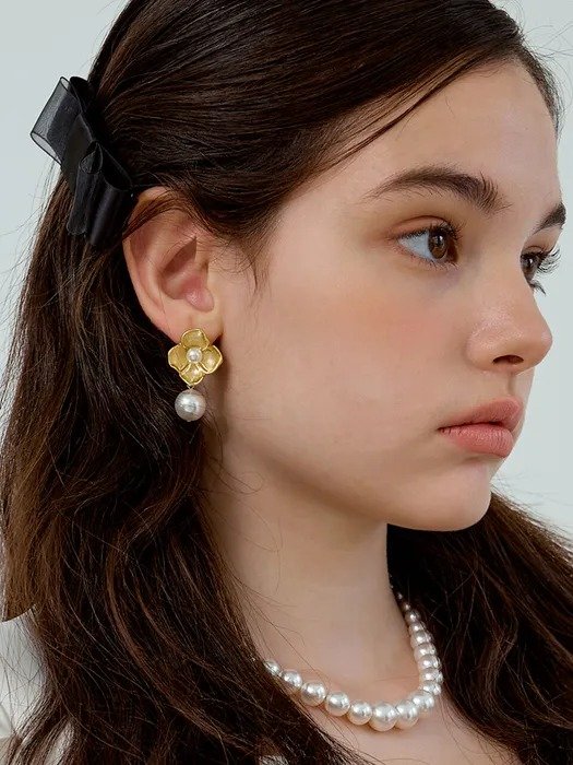 珍珠花朵耳环
