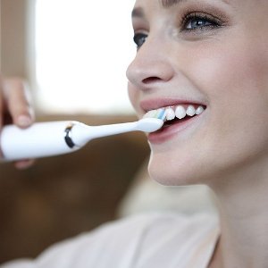 Philips Sonicare DiamondClean Toothbrush with Charging Glass
