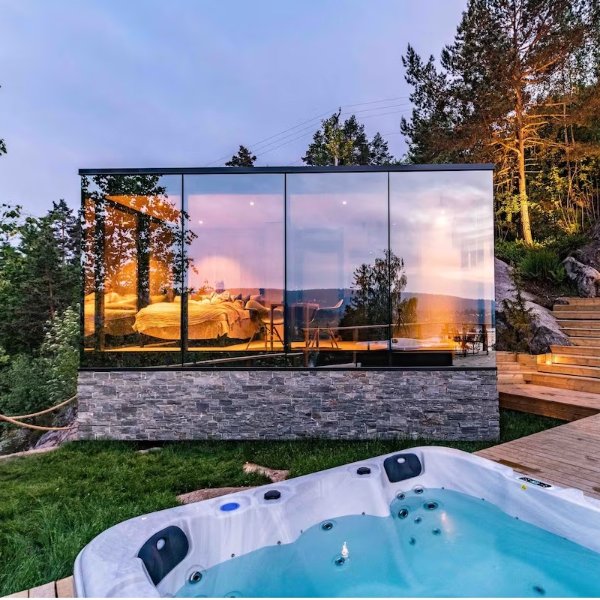 NEST Bunnefjorden - Mirrored Glass Cabin