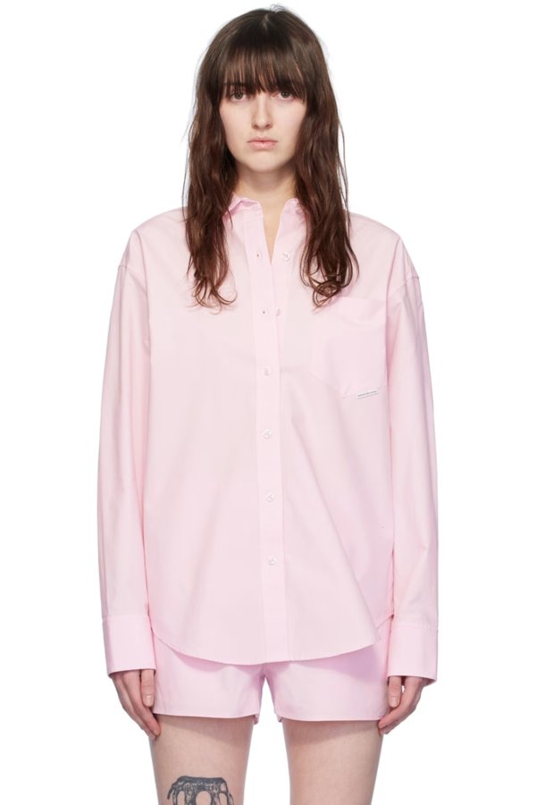 粉色贴袋衬衫