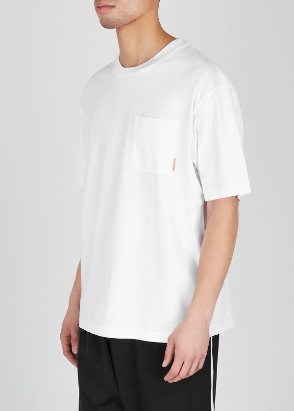 White crew-neck T恤