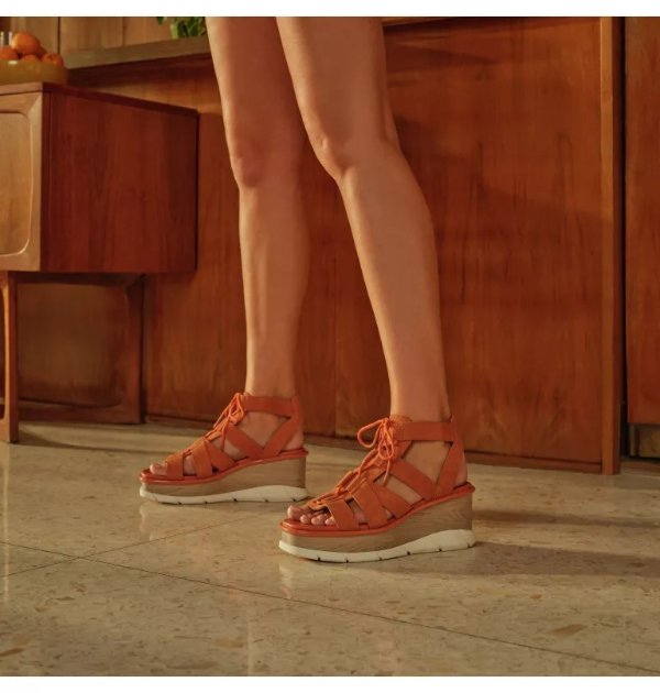 Joanie™ III Lace 坡跟凉鞋