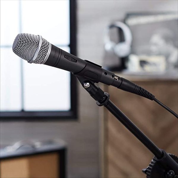 Amazon Basics Dynamic Vocal Microphone - Super Cardioid