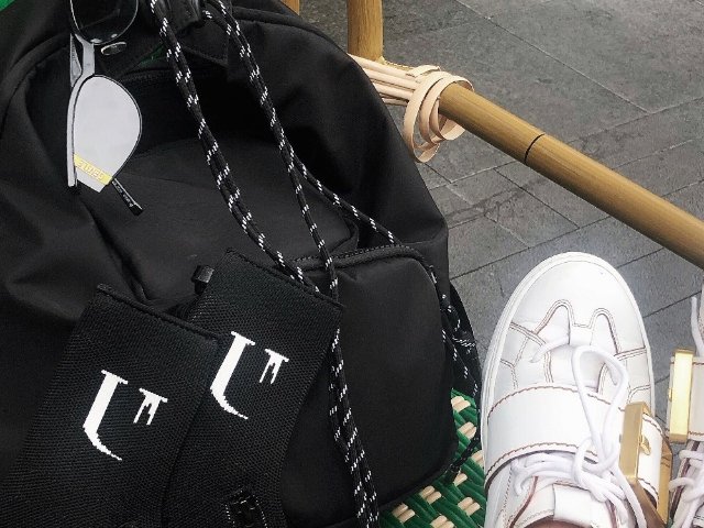 跨上臭袜背包出门，从机场到校园，我...