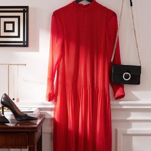 H&M 精选红裙专场 白如珍珠 裙角飞扬
