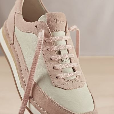浅粉色运动鞋