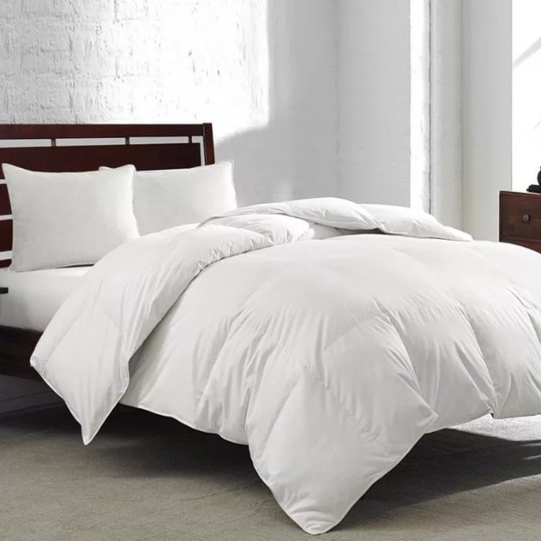 Royal luxe White Goose Feather & Down 240-Thread Count Full/Queen Comforter