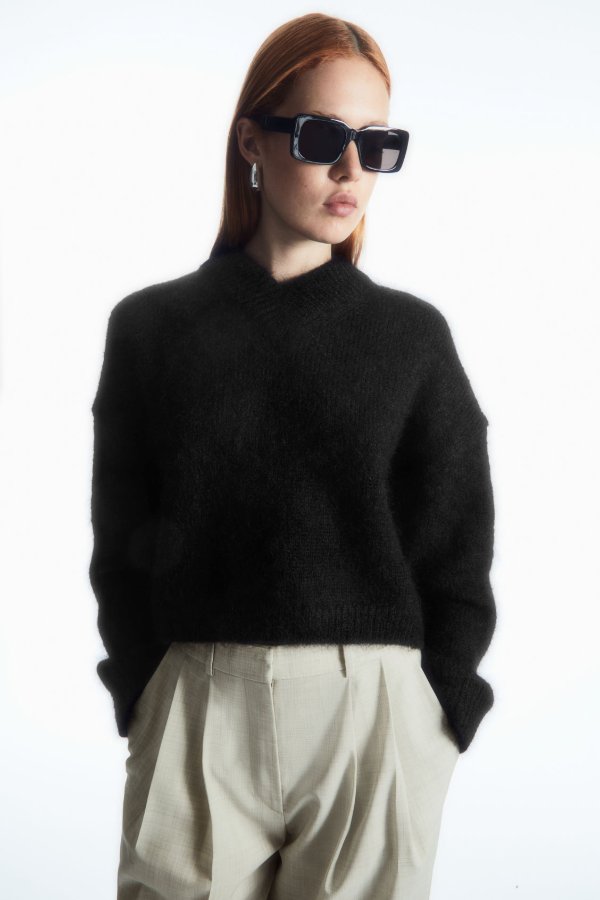 CROPPED V-NECK MOHAIR SWEATER