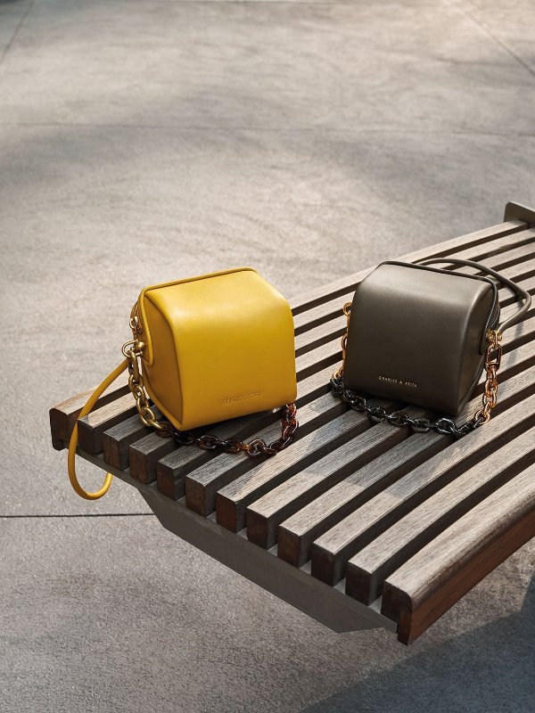 Mustard Ridley Chain-Link Boxy Bag | CHARLES &amp; KEITH