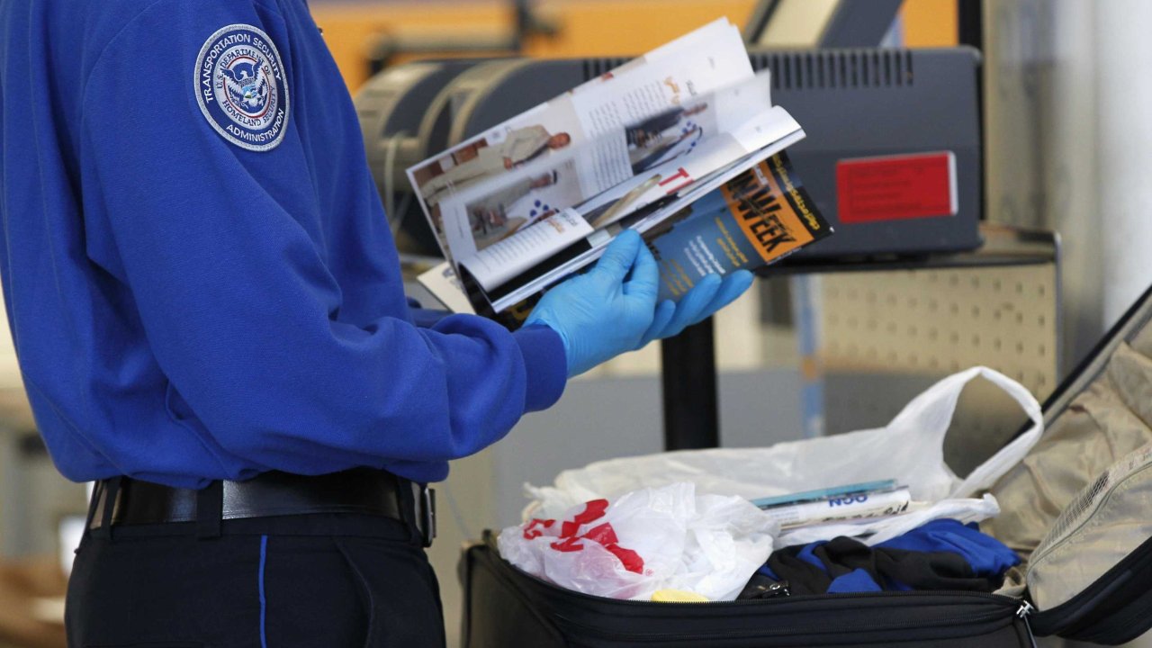 2023美国TSA机场安检规定，入境美国哪些行李不能随身带，哪些物品禁止托运？
