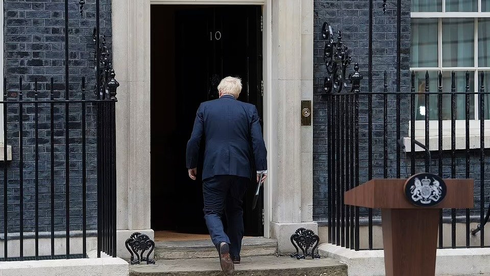 英国首相鲍里斯辞职，谁会成为下一任？英格兰银行承诺：要将通胀恢复到2%！