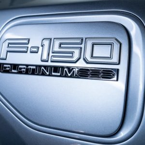 2022 Ford F-150 Lightning 电动皮卡已售罄并投入生产中