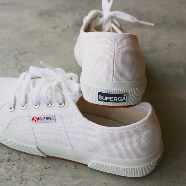 Superga 意大利百年品牌真正的国民小白鞋凯特王妃都在穿直接6折 35收经典小白鞋 德国打折网