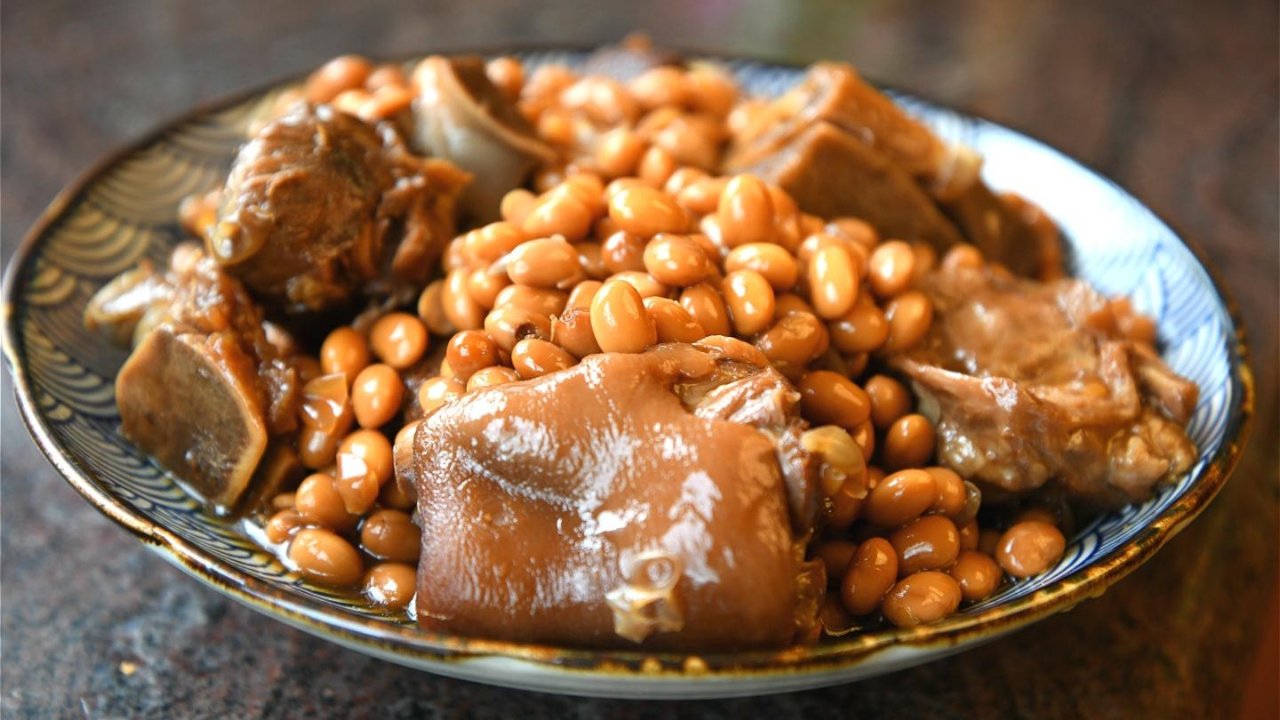 川味黄豆焖猪蹄，想起就让人垂涎欲滴的硬菜