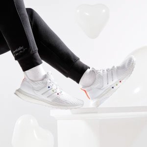 adidas 男女款Ultraboost 超强跑鞋促销