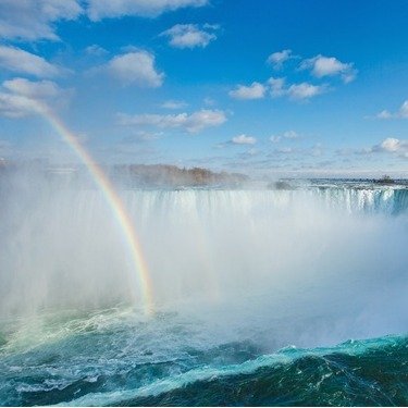 Travelodge by Wyndham Niagara Falls Fallsview - Niagara Falls, ON
