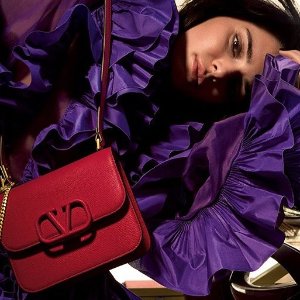 11周年独家：Valentino 美包热卖，收多色新款V logo包