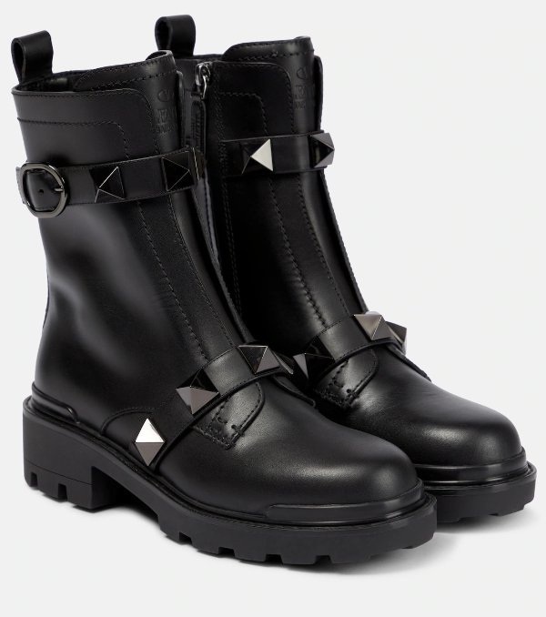 Roman Stud Leather Ankle Boots in Black - Valentino Garavani | Mytheresa