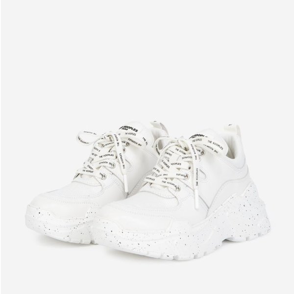 White urban sneakers with speckled sole
