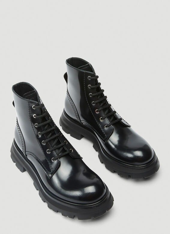 Wander Boots in Black