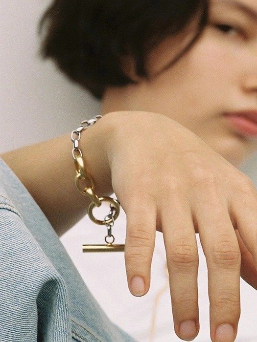Simple Chain T Bracelet