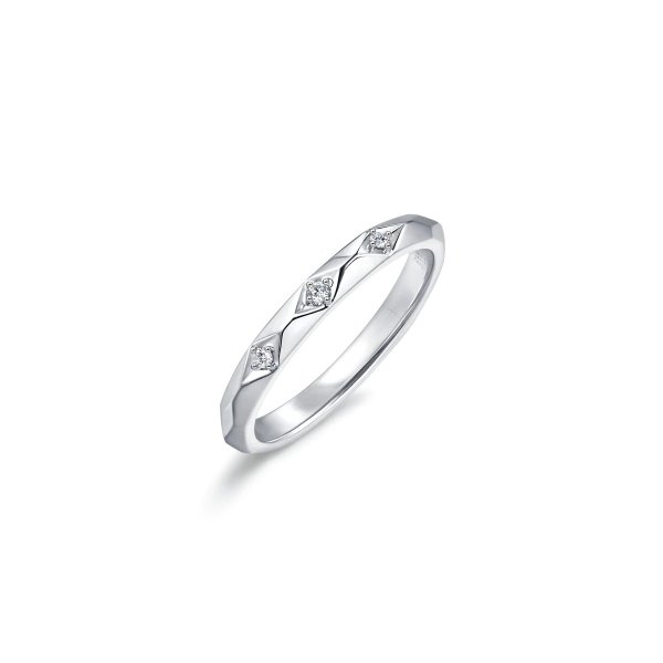 18K White Gold Diamond Ring | Chow Sang Sang Jewellery eShop