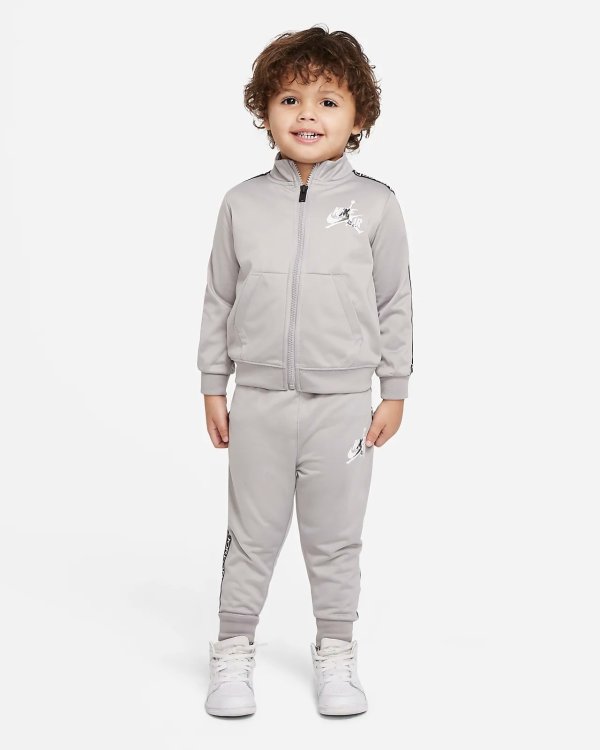 Jumpman Classics Baby (12-24M) Jacket and Pants Set. Nike.com