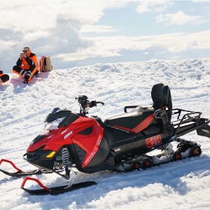 驾驶者需18+，乘客6+安省热搜| 冬季雪地摩托车玩耍地 冬天不仅只有滑雪、扫雪