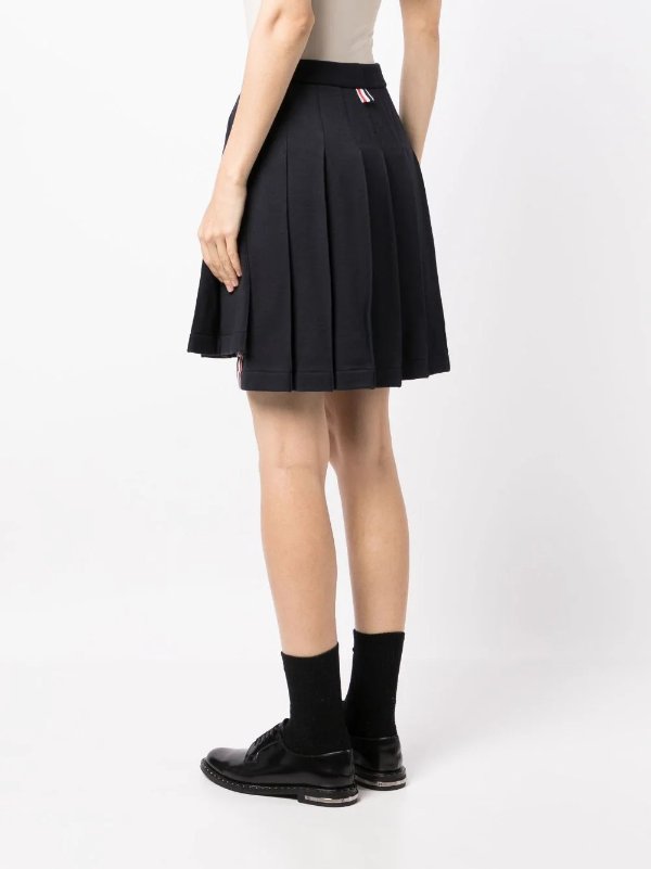 logo patch pleated short skirt