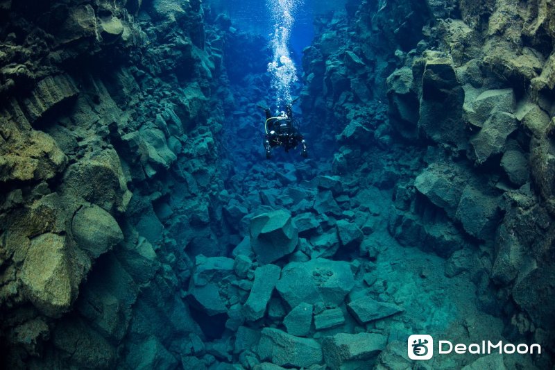 diving-thingvellir.jpg