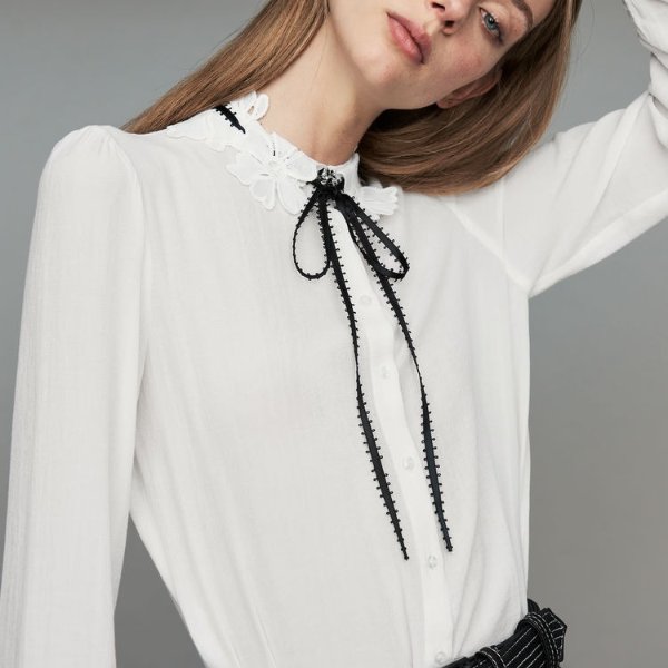 CASSI Blouse with guipure detailing