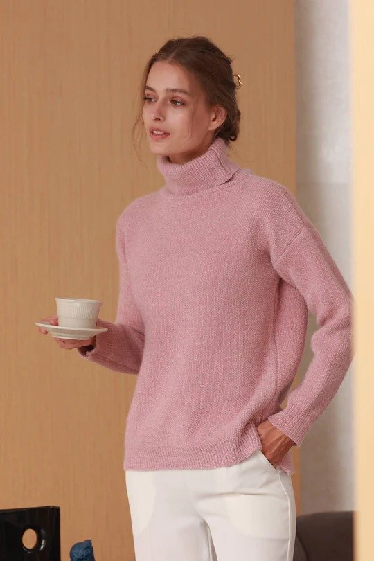 粉色高领针织毛衣
