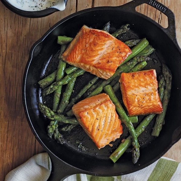 Pre-Seasoned Cast Iron Skillet With Assist Handle