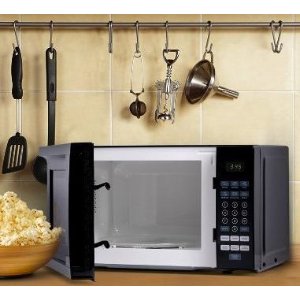 Westinghouse WCM770B 700 Watt Counter Top Microwave Oven, 0.7 Cubic Feet, Black Cabinet @ Amazon