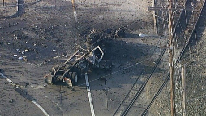 洛杉矶天然气罐卡车起火后突然爆炸！9名消防员受伤，2人重伤