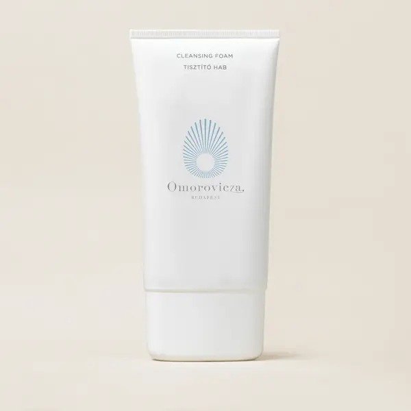 CLEANSING FOAM Refreshing cleansing foam for a deep, yet gentle, daily cleanse