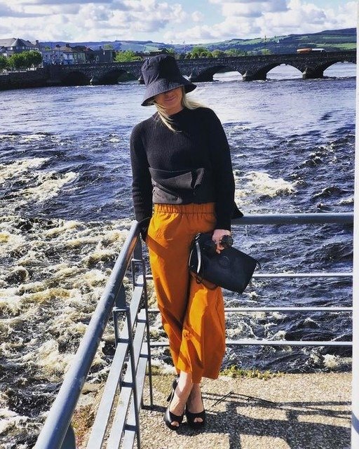 CROPPED WIDE-LEG TROUSERS