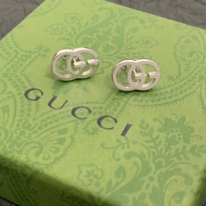 Gucci饰品 耳饰、手表、戒指、项链 玩转复古时尚