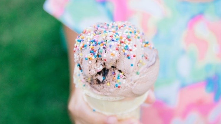 自制冰淇淋 | 冰淇淋简易做法，在家也能吃到冰冰凉凉的冰淇淋了！