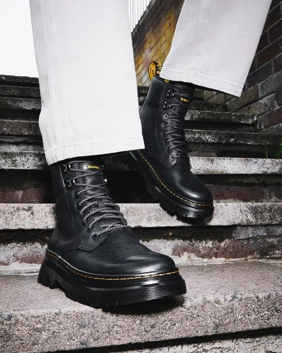 Tarik Wyoming Leather Utility Boots in Black | Dr. Martens