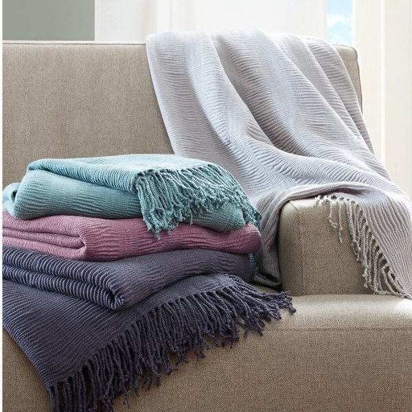 Reeve 50" x 60" Ruched Throw