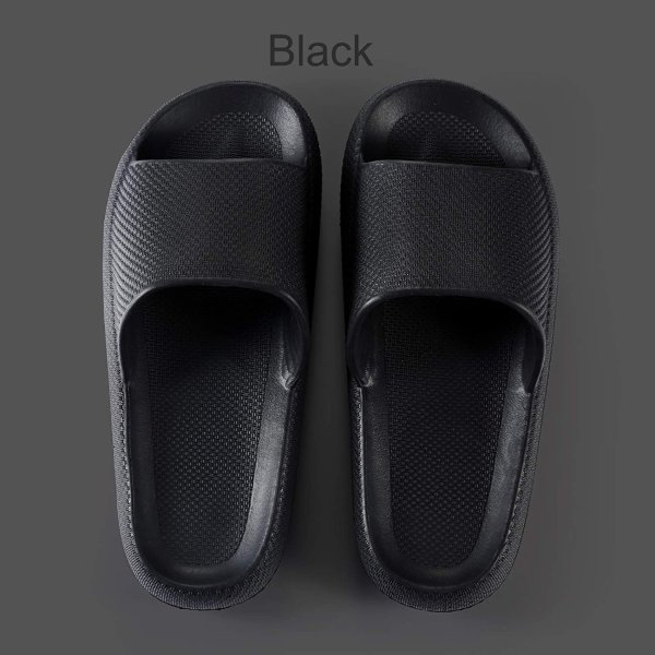 炭黑色拖鞋