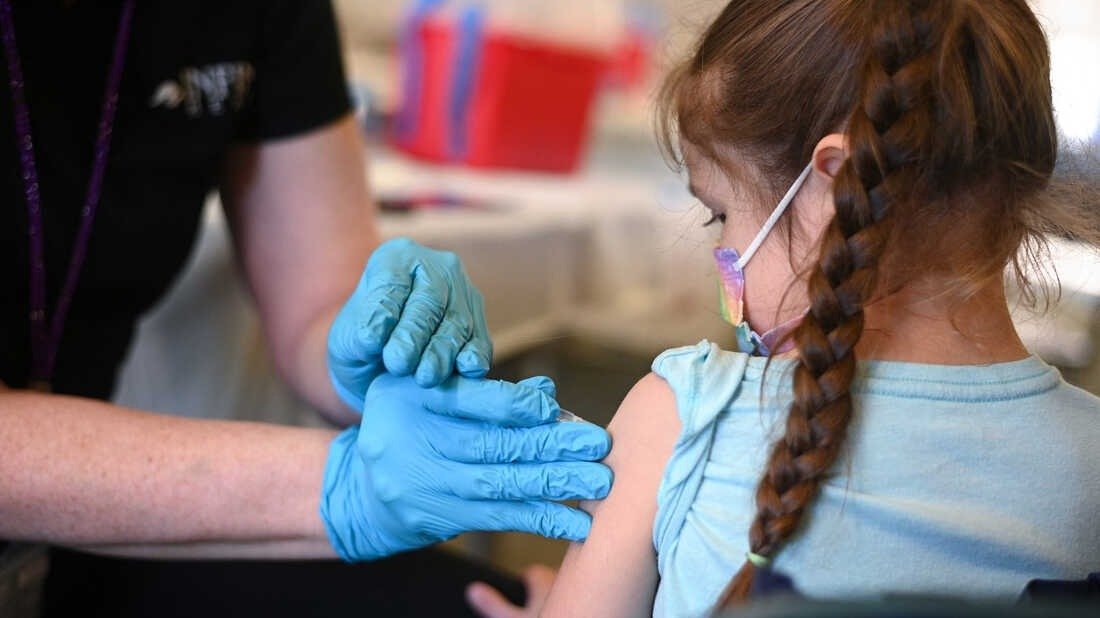 戴口罩可以，打疫苗不行？调查显示，美国父母对儿童疫苗仍持谨慎态度